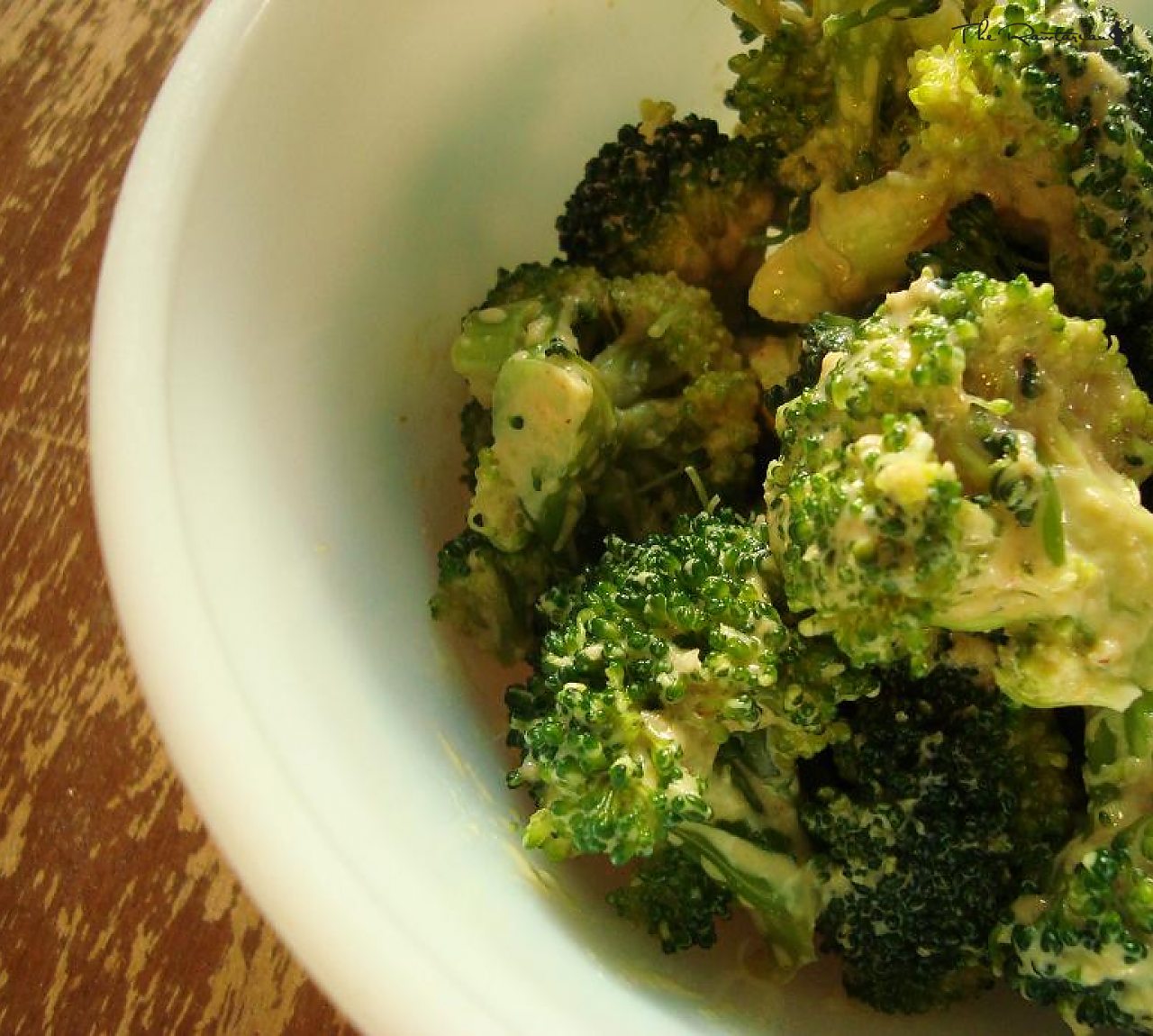 Cheesy tahini broccoli | The Rawtarian