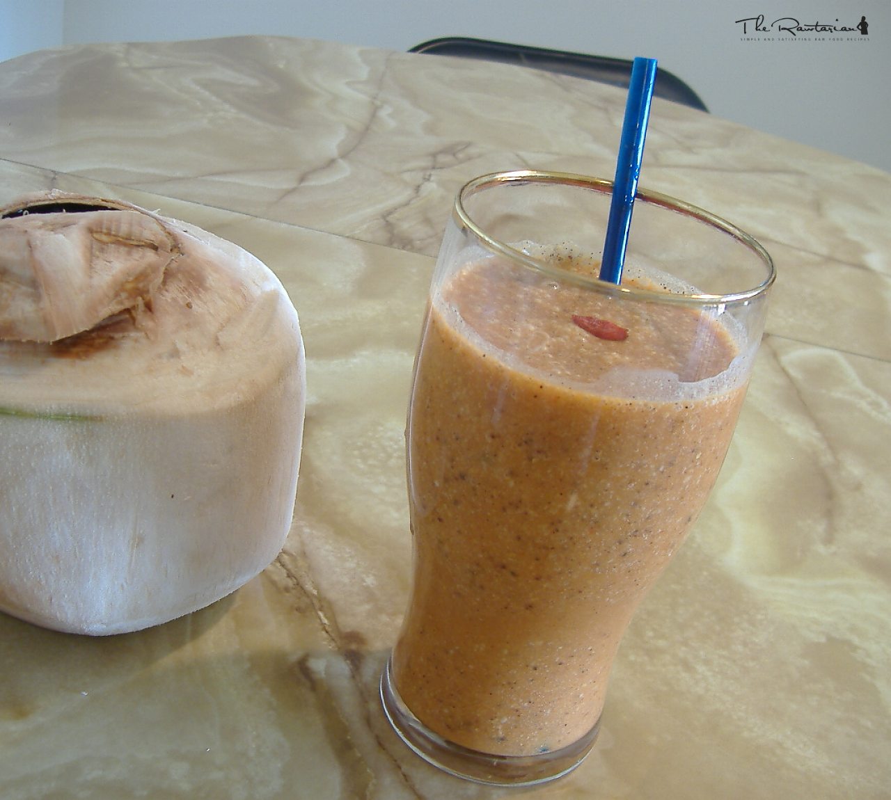 Goji Cookies and Cream Smoothie | The Rawtarian