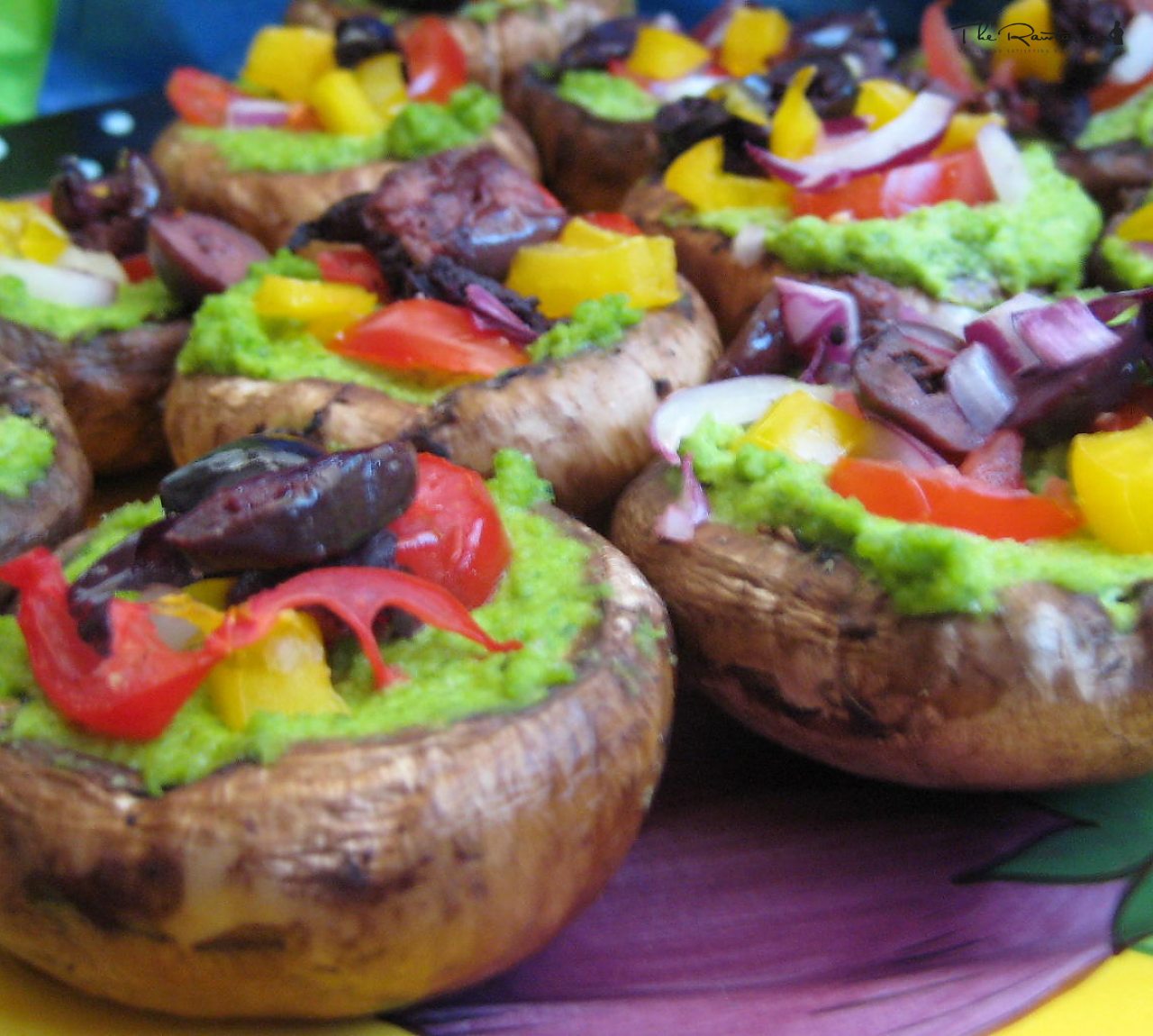 Greek Portobello Pizza  | The Rawtarian