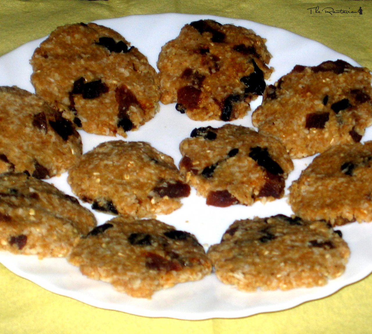 Mouth Watering Apricot and Prune Cookies | The Rawtarian