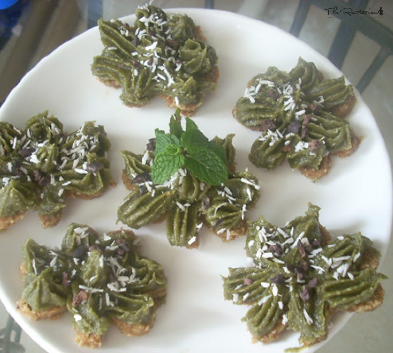Shamrock Cookies With Minty Green Frosting | The Rawtarian