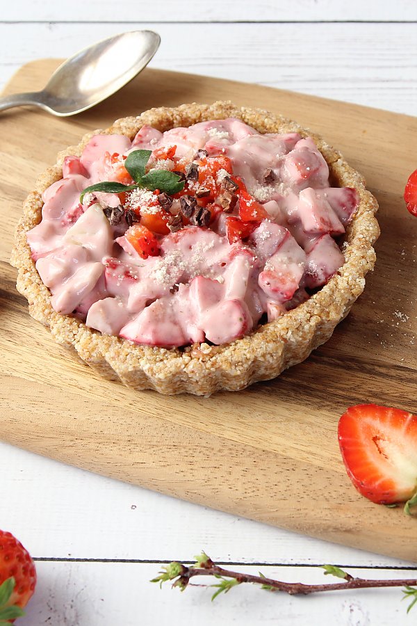 Raw strawberry shortcake pies  The Rawtarian