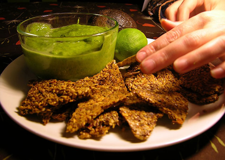 Spinach Avocado Dip | The Rawtarian