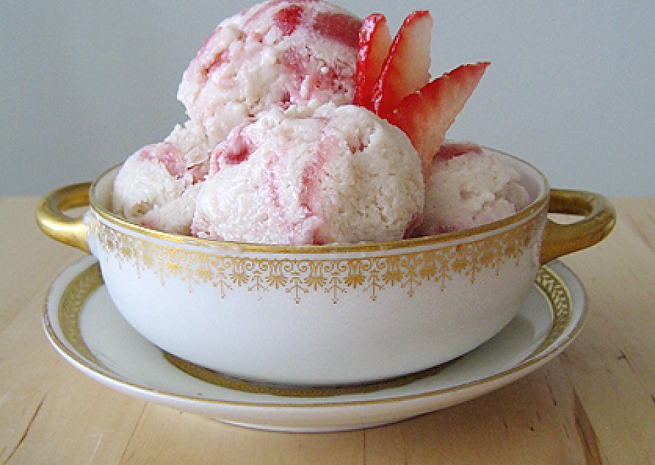 Vanilla Strawberry Swirl Ice Cream | The Rawtarian
