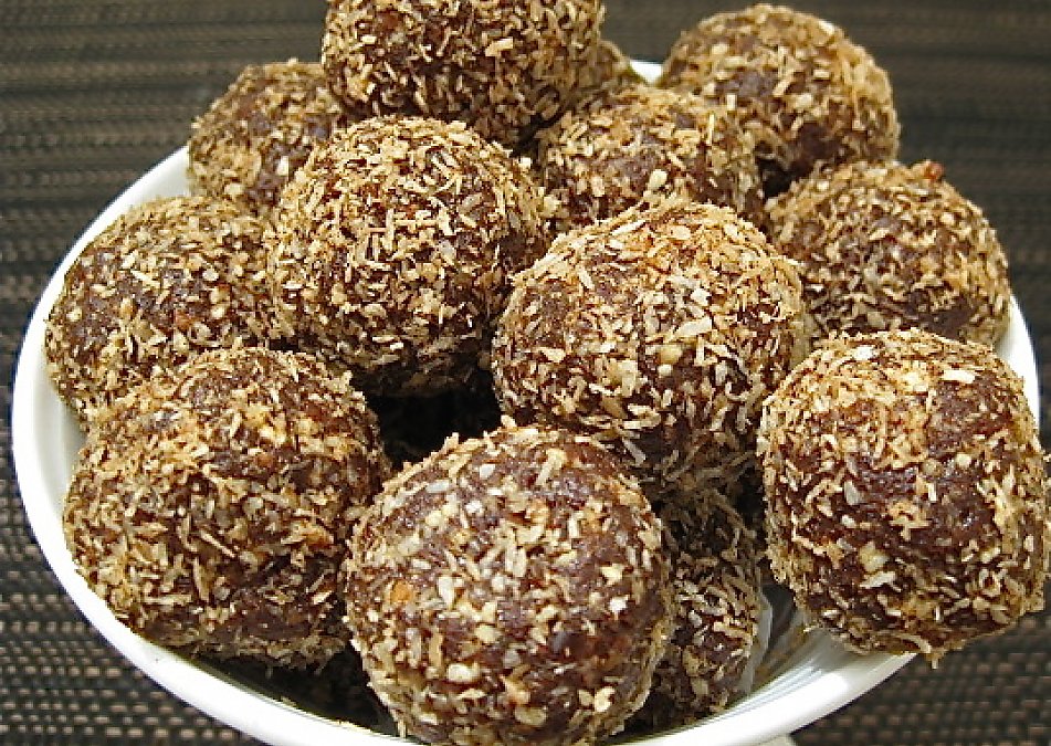 Vegan Chocolate Fruit Balls The Rawtarian